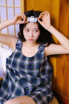 女性正面完整的身体结构